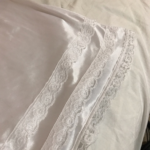 Silky white mid length skirt - Picture 4 of 4